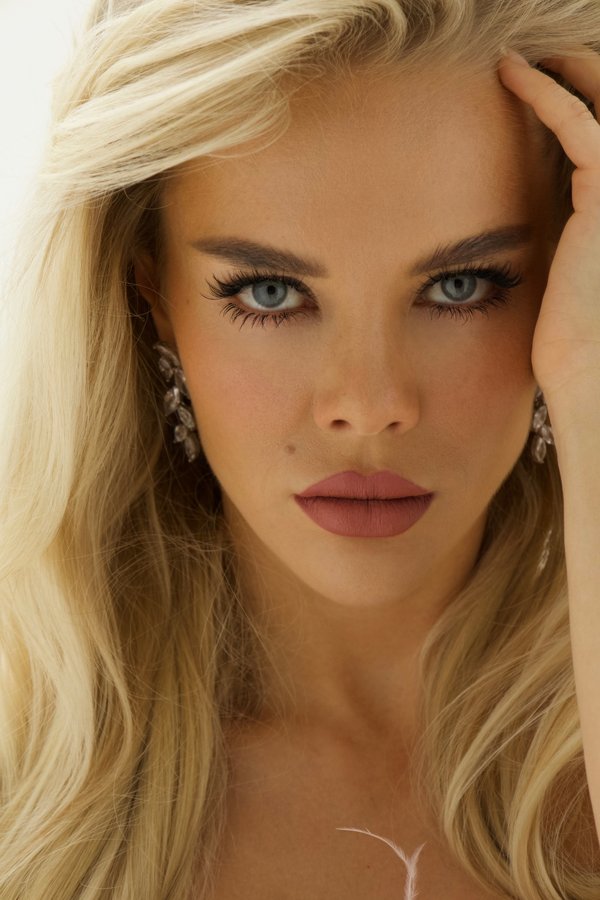 Modern bridal beauty closeup by Anastasia Gros — Budapest MUA & Hair